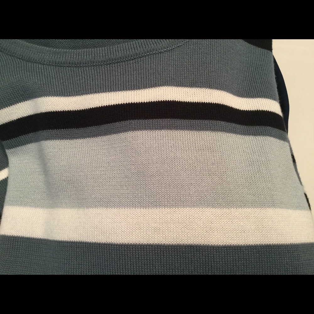 Never worn pullover - Picture 4 of 4